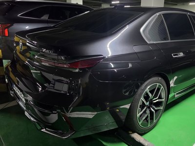2025 BMW 7 SERIES photo 3