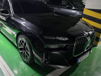 2025 BMW 7 SERIES photo 2