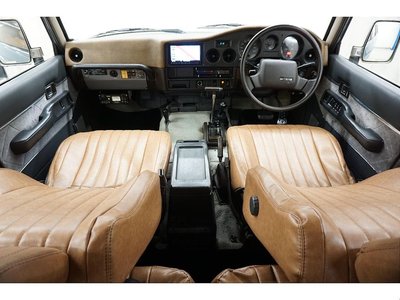 TOYOTA LAND CRUISER - 2