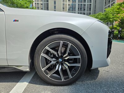 BMW 7 SERIES - 8