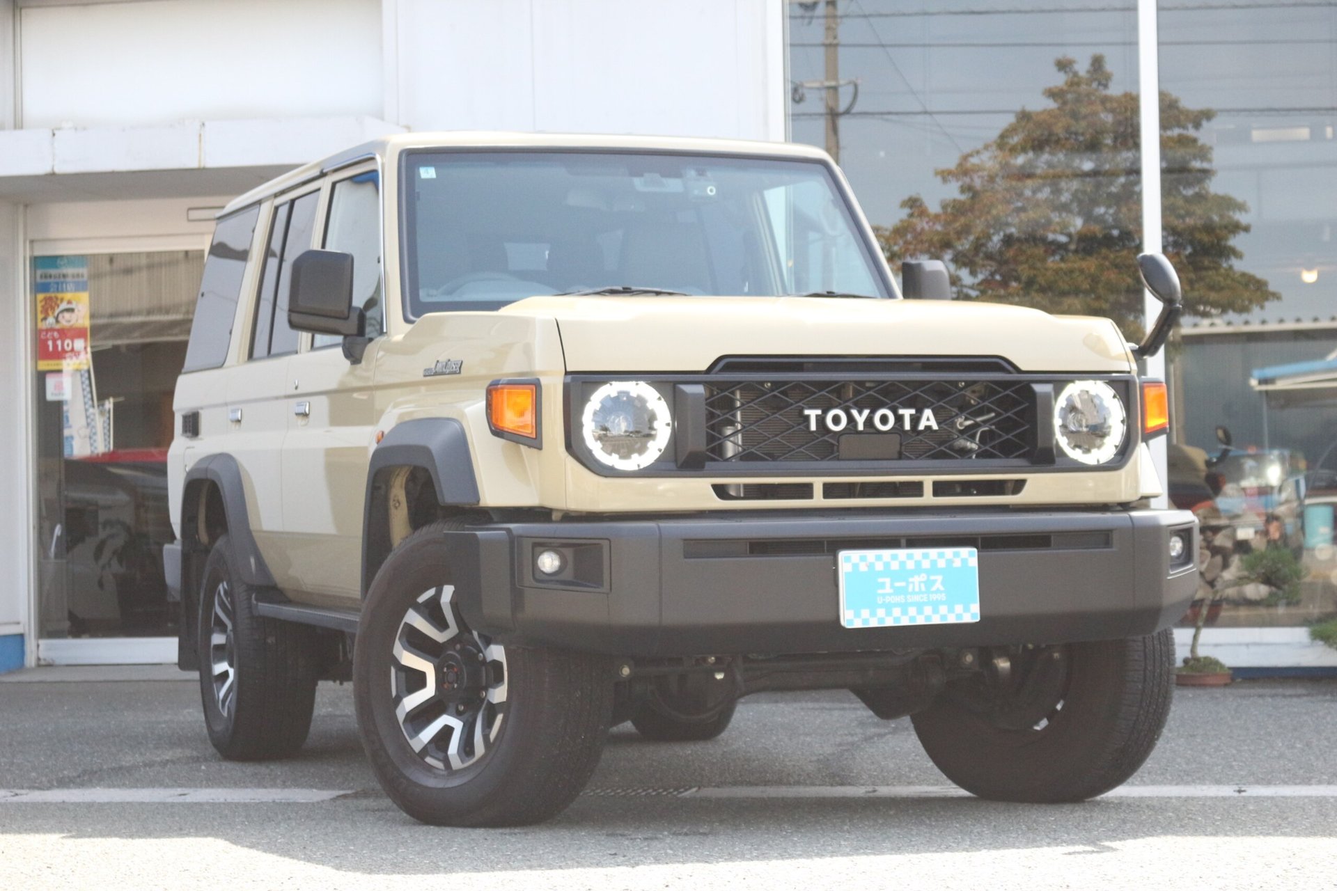 TOYOTA LAND CRUISER 70 - View 1
