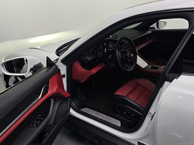 صورة 10 لـ 2024 Porsche TAYCAN