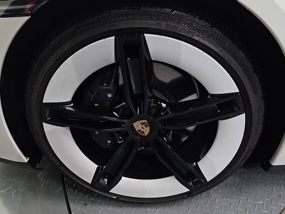 صورة 6 لـ 2024 Porsche TAYCAN