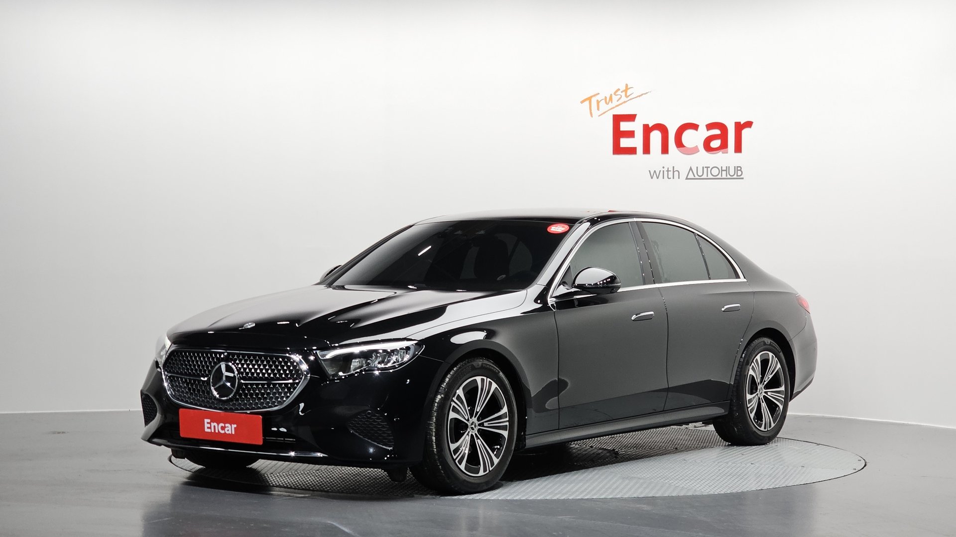 MERCEDES-BENZ E-CLASS - View 1