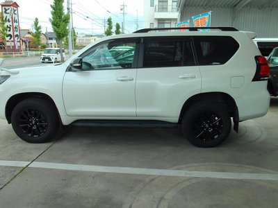TOYOTA LAND CRUISER PRADO - 8