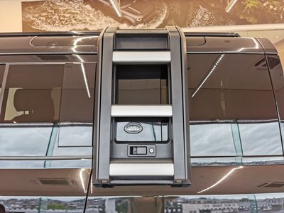 LAND ROVER DEFENDER - 9