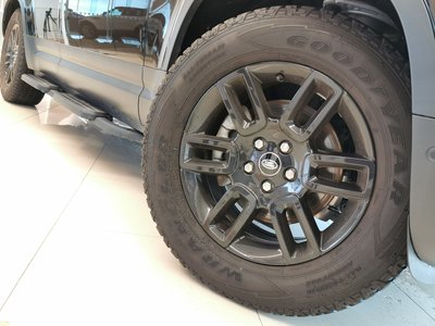 LAND ROVER DEFENDER - 10