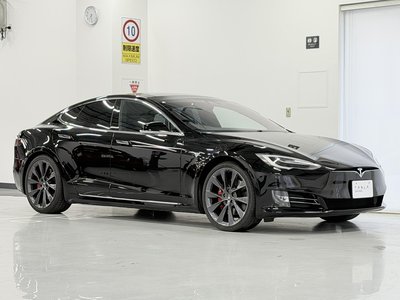 TESLA MODEL S - 10