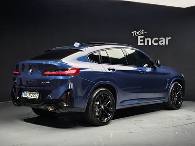 2025 BMW X4 photo 2