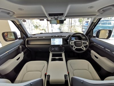 LAND ROVER DEFENDER - 4