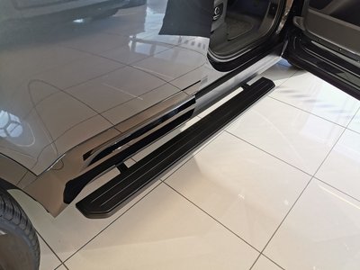 LAND ROVER DEFENDER - 10