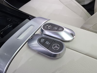 2025 Mercedes-BENZ C-CLASS thumbnail 21