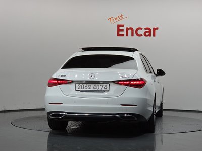 2025 Mercedes-BENZ C-CLASS photo 3
