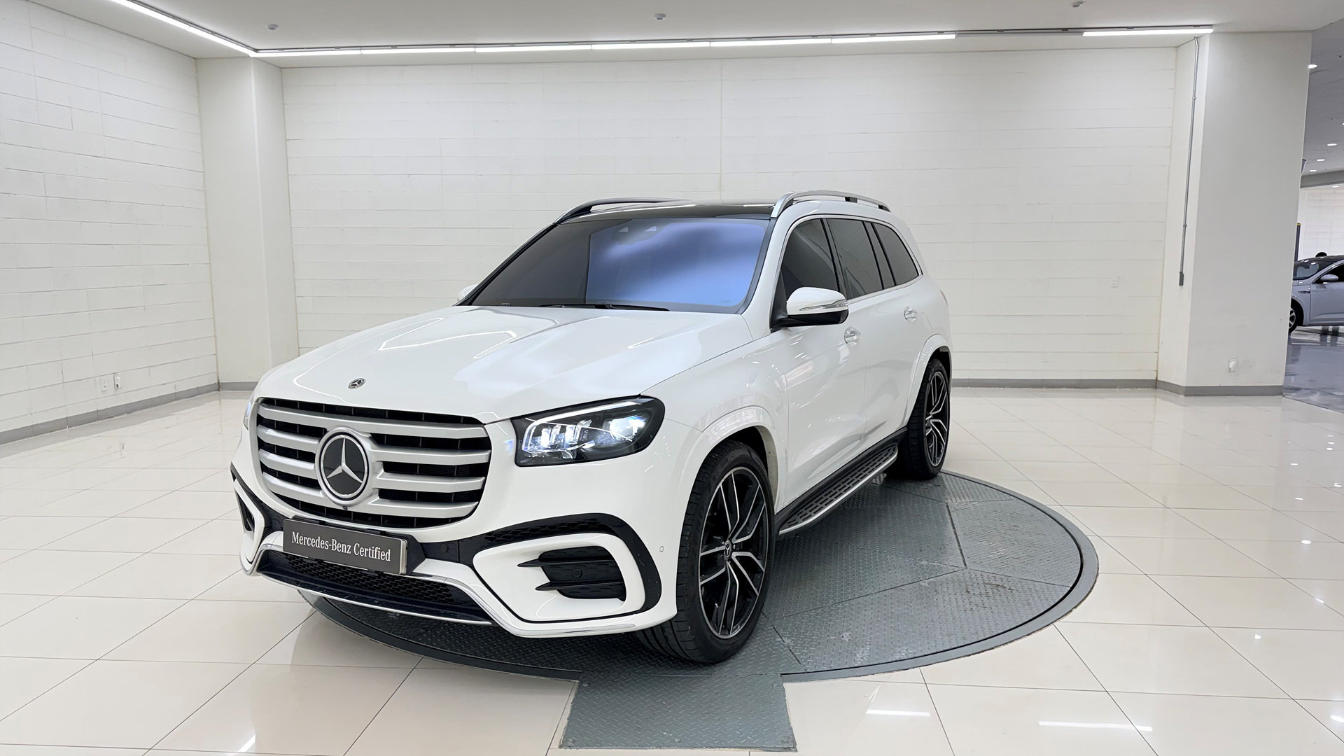 MERCEDES-BENZ GLS - View 1
