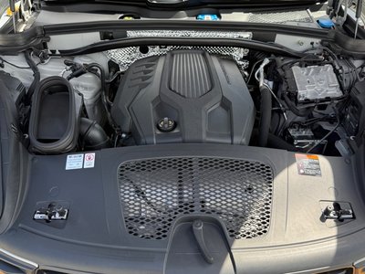 PORSCHE MACAN T - 10