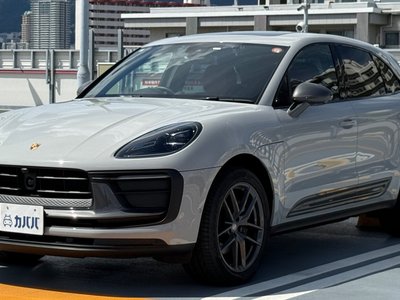 PORSCHE MACAN T - 1