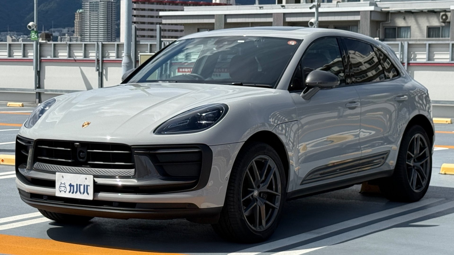 PORSCHE MACAN T - View 1