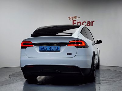 TESLA MODEL X - 3