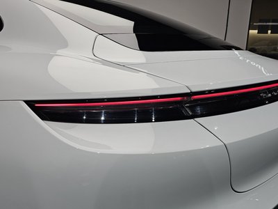 صورة 10 لـ 2023 Porsche TAYCAN