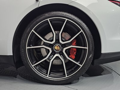 صورة 8 لـ 2023 Porsche TAYCAN
