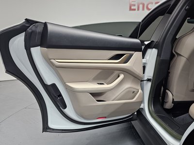 صورة مصغرة 15 لـ 2023 Porsche TAYCAN