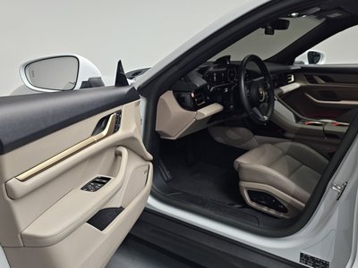 صورة مصغرة 13 لـ 2023 Porsche TAYCAN