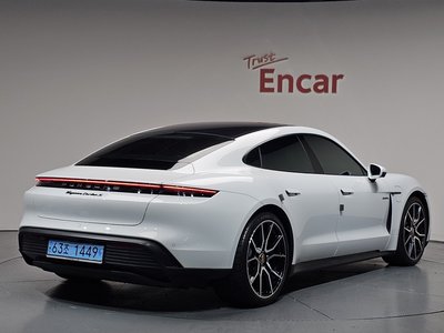 صورة 3 لـ 2023 Porsche TAYCAN