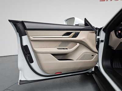 صورة مصغرة 14 لـ 2023 Porsche TAYCAN