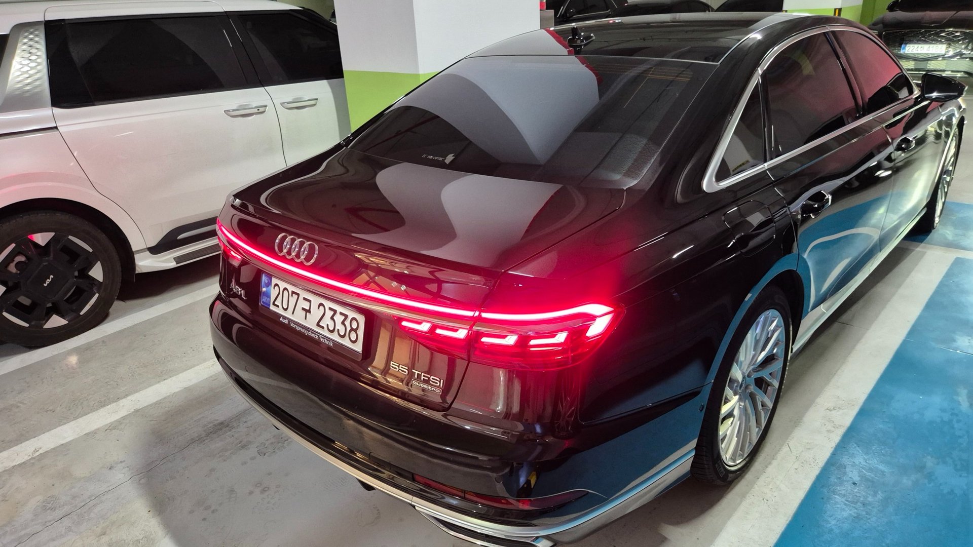 AUDI A8 - View 1