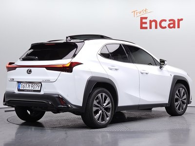 LEXUS UX - 3