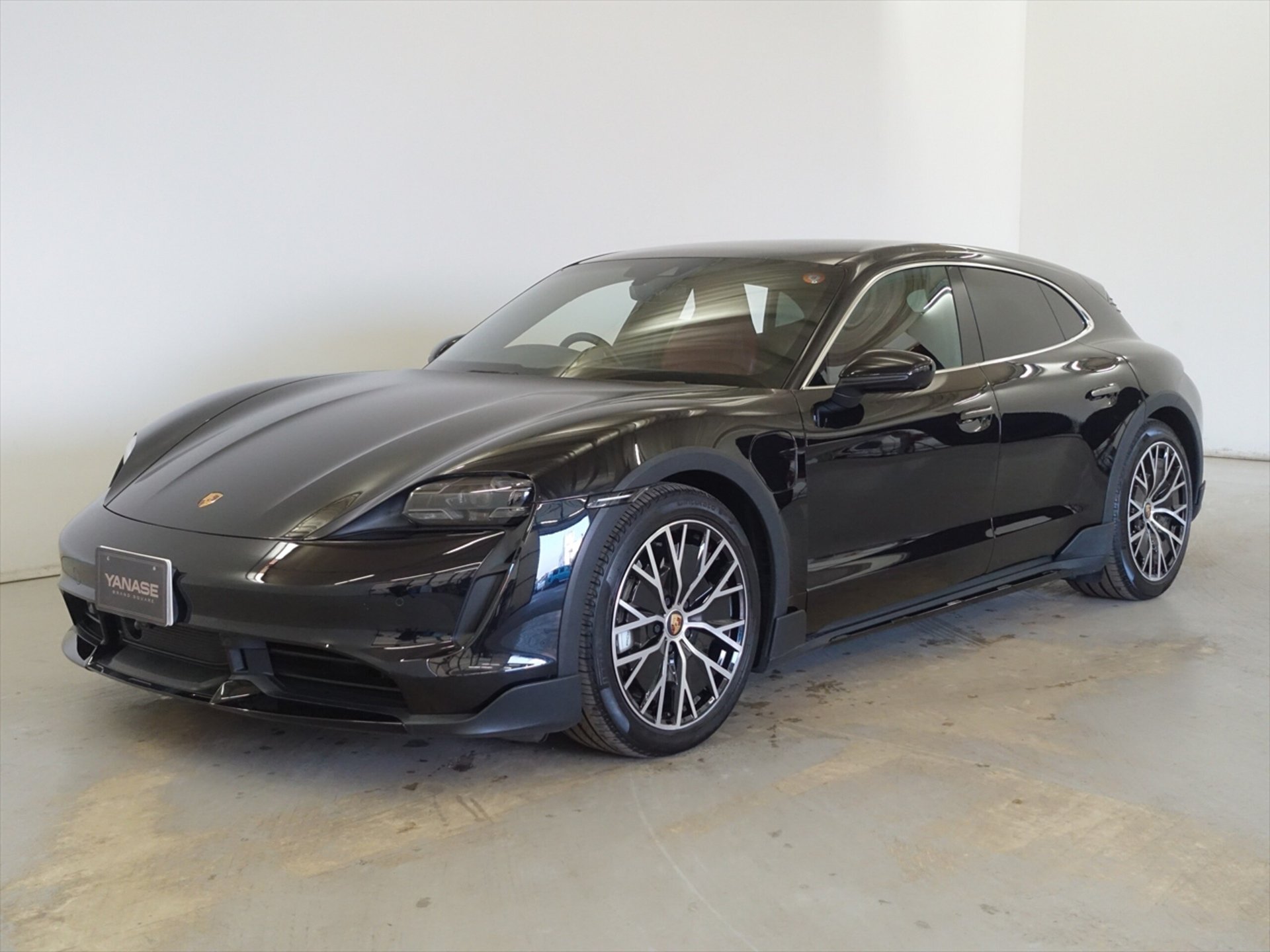 PORSCHE TAYCAN CROSS TURISMO - View 1