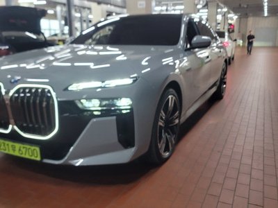BMW I7 - 1
