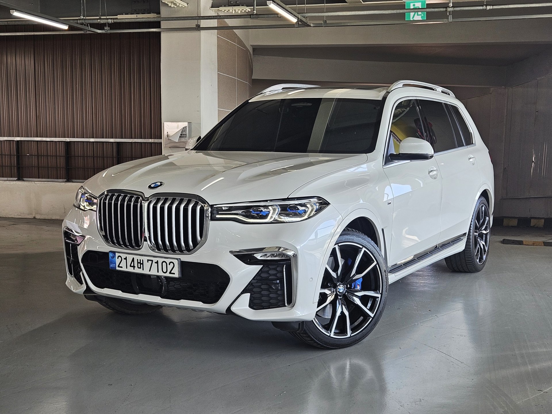 BMW X7 - View 1