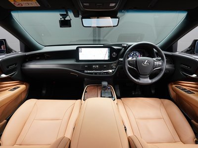 صورة 10 لـ 2021 Lexus LS