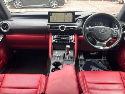 2021 Lexus IS 照片 2