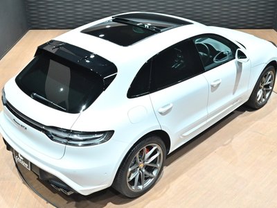 PORSCHE MACAN - 9
