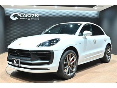 PORSCHE MACAN - 1