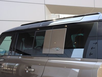 LAND ROVER DEFENDER - 10