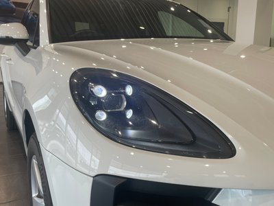 PORSCHE MACAN - 8