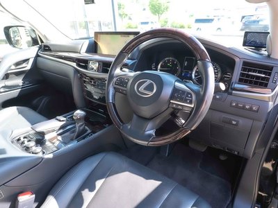2016 Lexus LX — фото 5