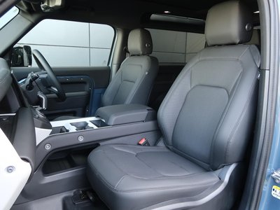 LAND ROVER DEFENDER 2024 thumbnail 64