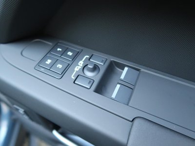 LAND ROVER DEFENDER 2024 thumbnail 3