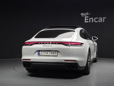 PORSCHE PANAMERA - 3