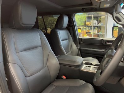 TOYOTA LAND CRUISER 250 - 7