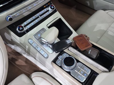 2020 Genesis G90 — миниатюра 12
