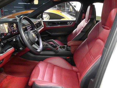 صورة 10 لـ 2024 Porsche CAYENNE