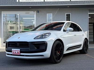 PORSCHE MACAN - 1