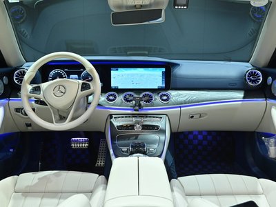 MERCEDES-BENZ E-CLASS - 10