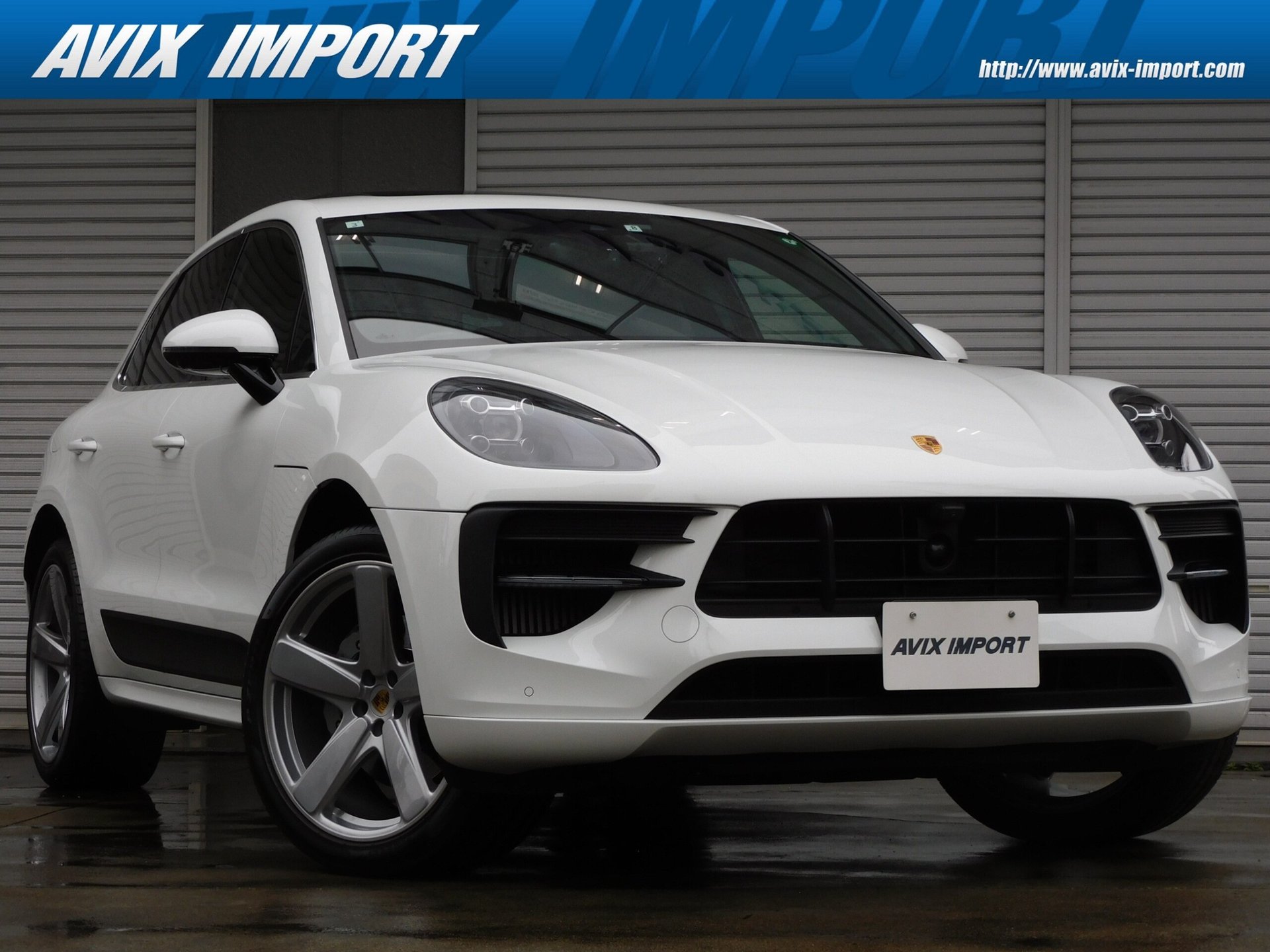 PORSCHE MACAN - View 1