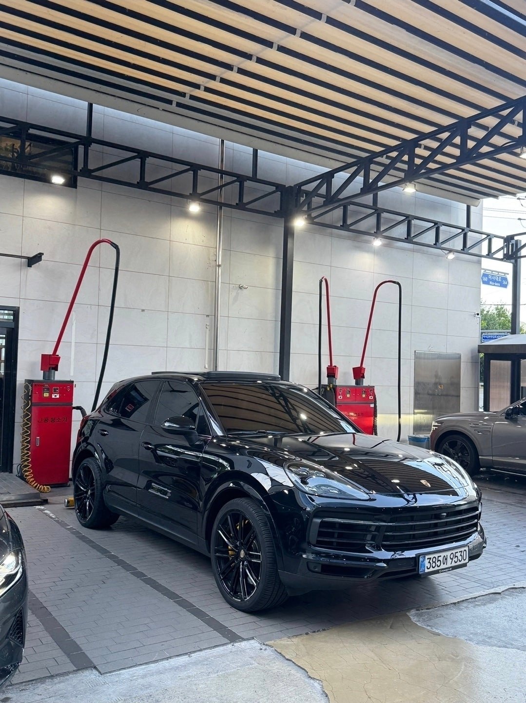 PORSCHE CAYENNE - View 1